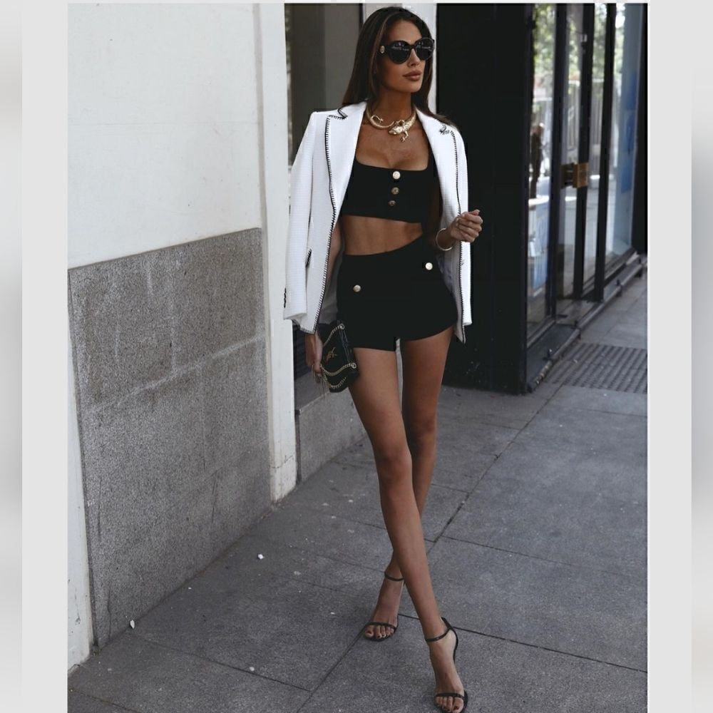 NWT BLOGGERS FAVORITE ⚫️ BLACK ZARA BUTTONED CROP TOP GOLDEN BUTTONS